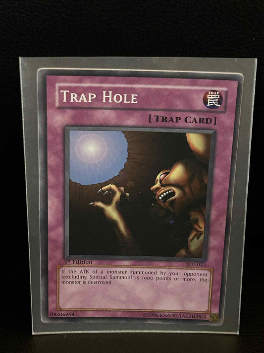 Trap Hole - SDJ-043 - Common - 1st Edition Starter Deck: Joey Yu-Gi-Oh! Moderate