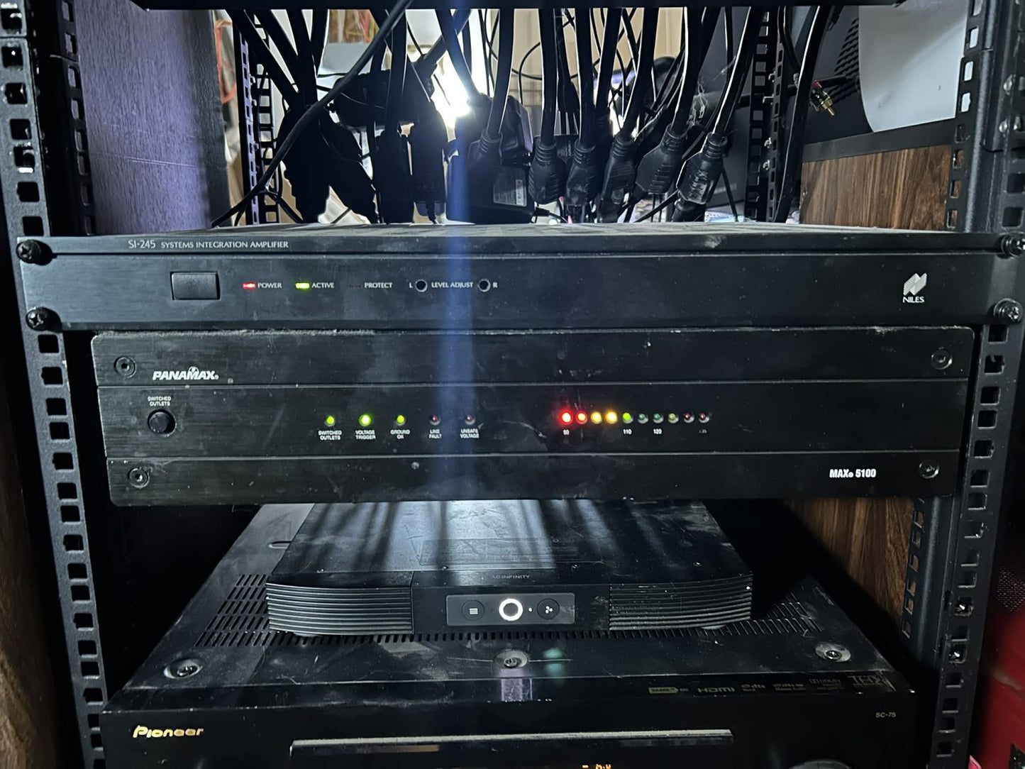 Panamax Max 5100 Power Conditioner Surge Protector Home Theater HiFi Audio Black