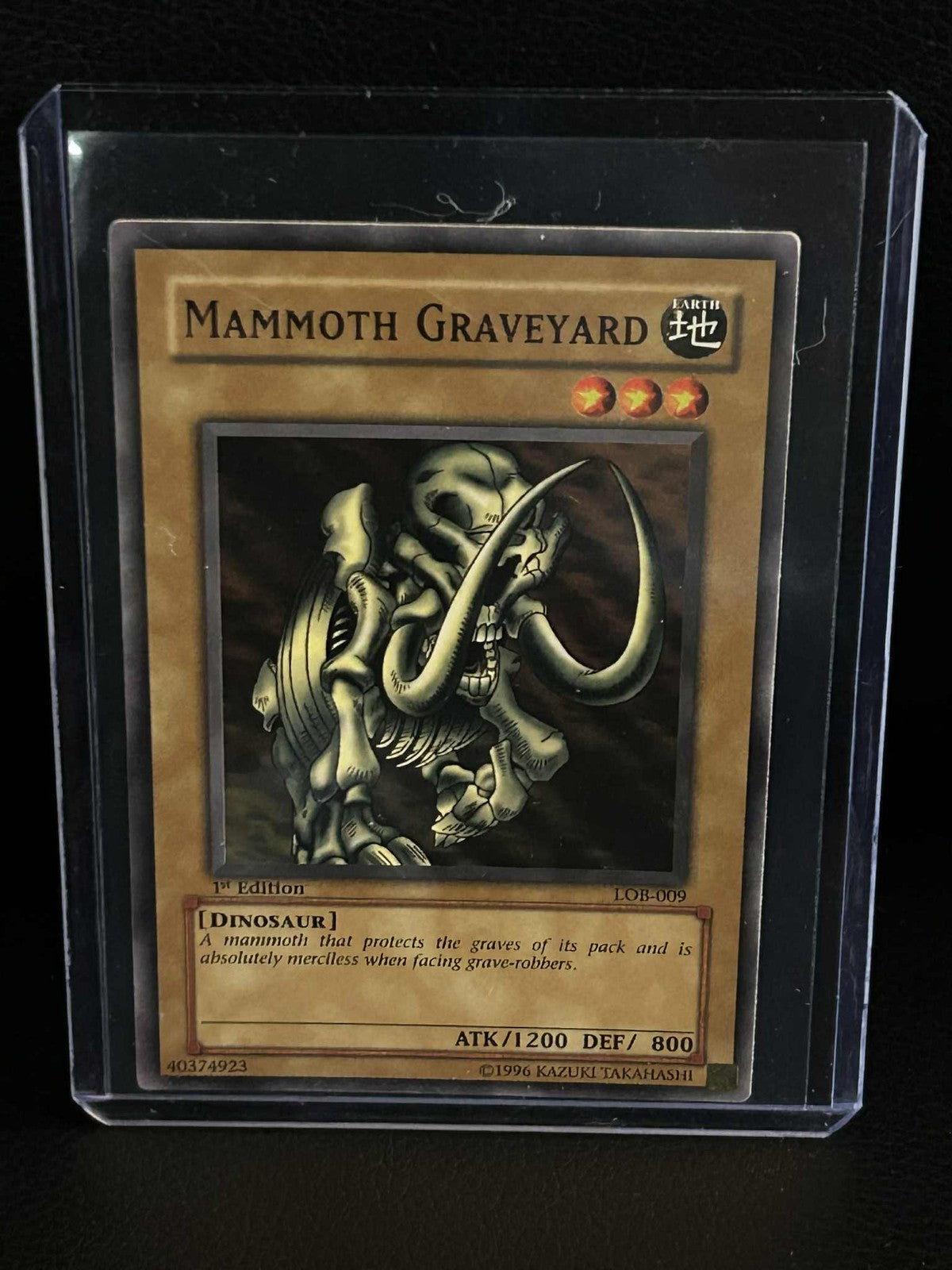 Mammoth Graveyard - LOB-009 - Common - 1st Edition Legend of Blue Eyes White Dra