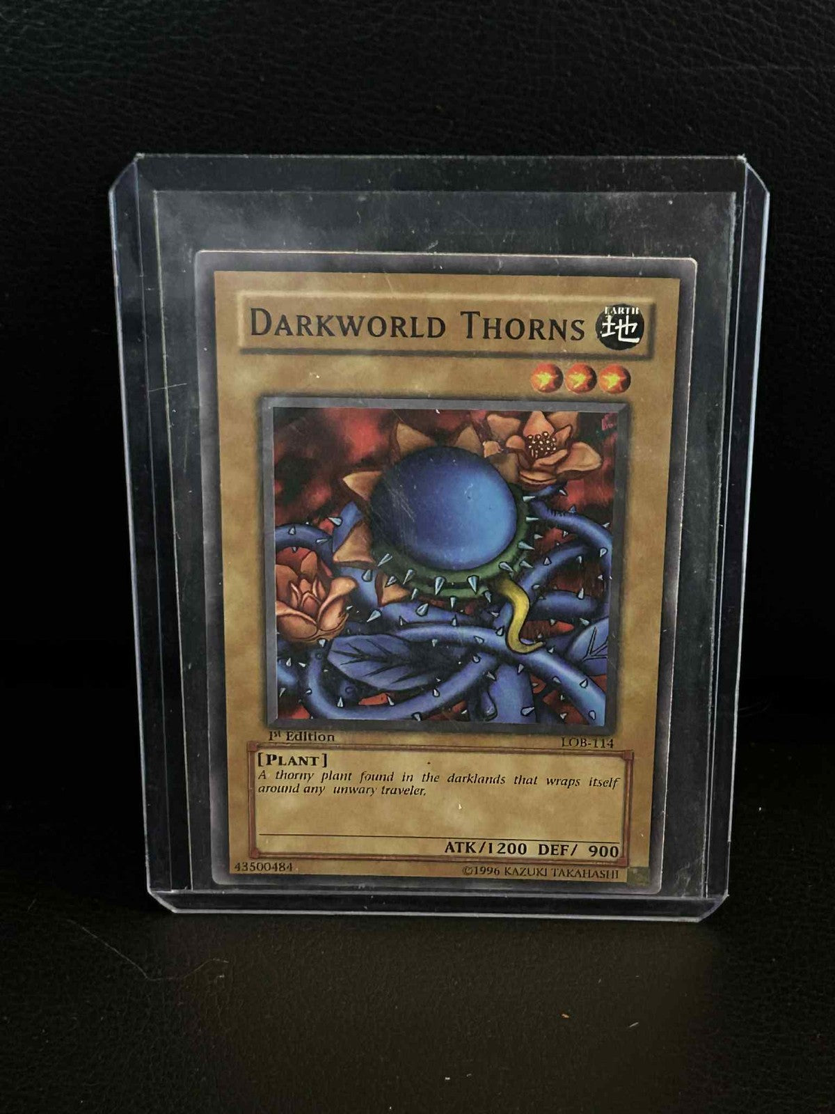 Darkworld Thorns - LOB-114 - Common - 1st Edition Legend of Blue Eyes White Drag