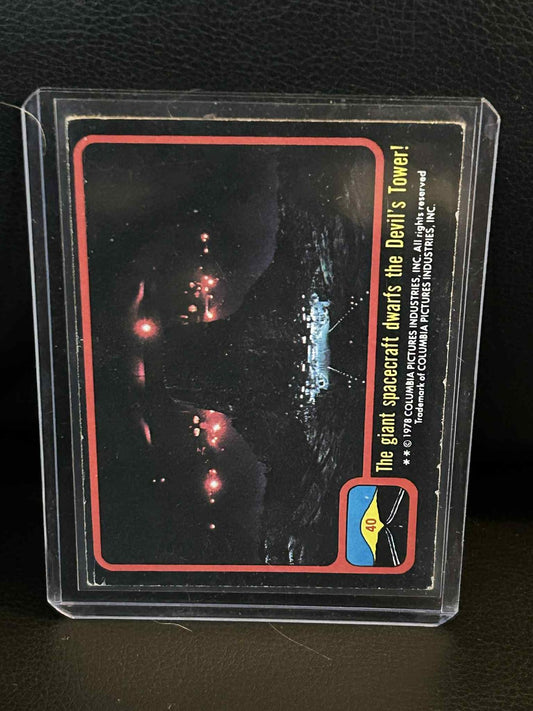 Das riesige Raumschiff lässt den Devil's Tower klein erscheinen #40 1978 Topps Unheimliche Begegnung der dritten Art Sammelkarte