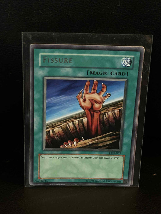 Fissure - LOB-057 - Rare - Unlimited Edition Legend of Blue Eyes White Dragon Yu