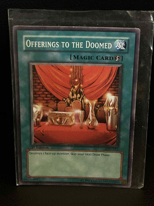 Offerings to the Doomed - LON-051 - Common - 1st Edition Labyrinth of Nightmare