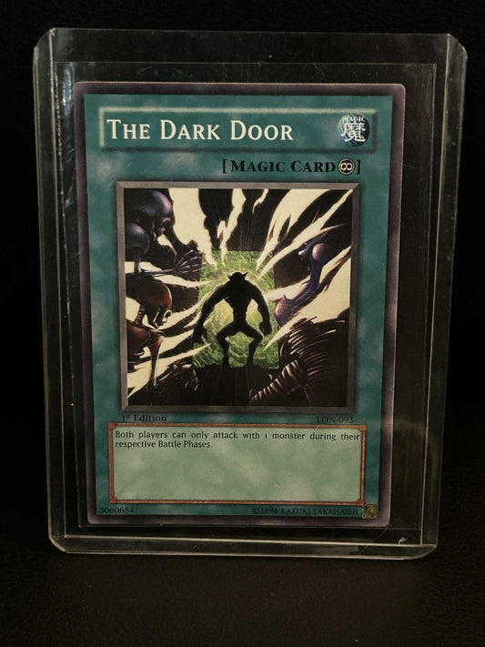 The Dark Door - LON-093 - Common - 1st Edition Labyrinth of Nightmare Yu-Gi-Oh!