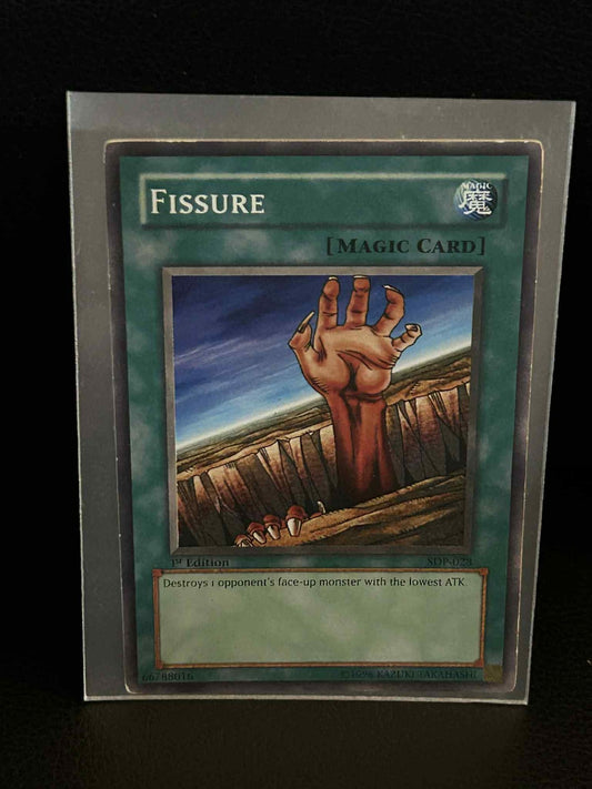 Fissure - SDP-028 - Common - 1st Edition Starter Deck: Pegasus Yu-Gi-Oh!