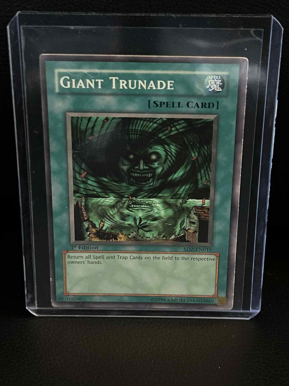 Giant Trunade - SD2-EN015 - Common - 1st Edition Zombie Madness Yu-Gi-Oh! Modera