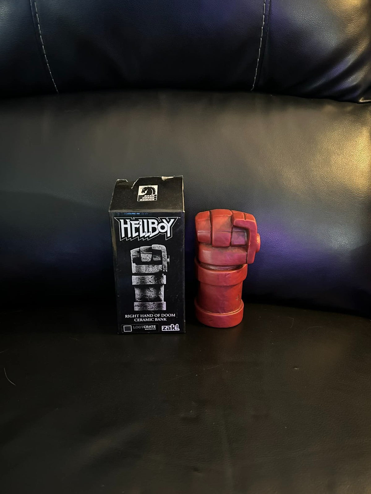 Hellboy Rechte Hand des Verhängnisses Rote Keramik-Spardose Sammlerstück Loot Crate