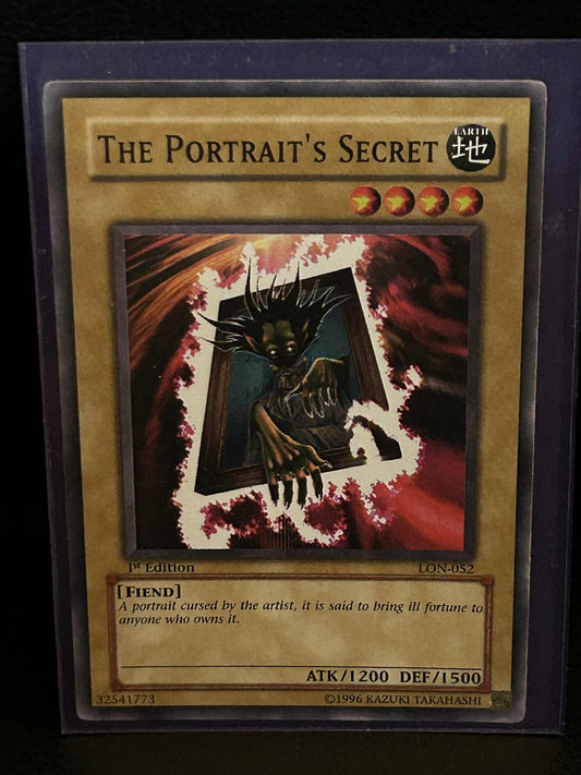 The Portrait's Secret - LON-052 - Common - 1st Edition Labyrinth of Nightmare Yu