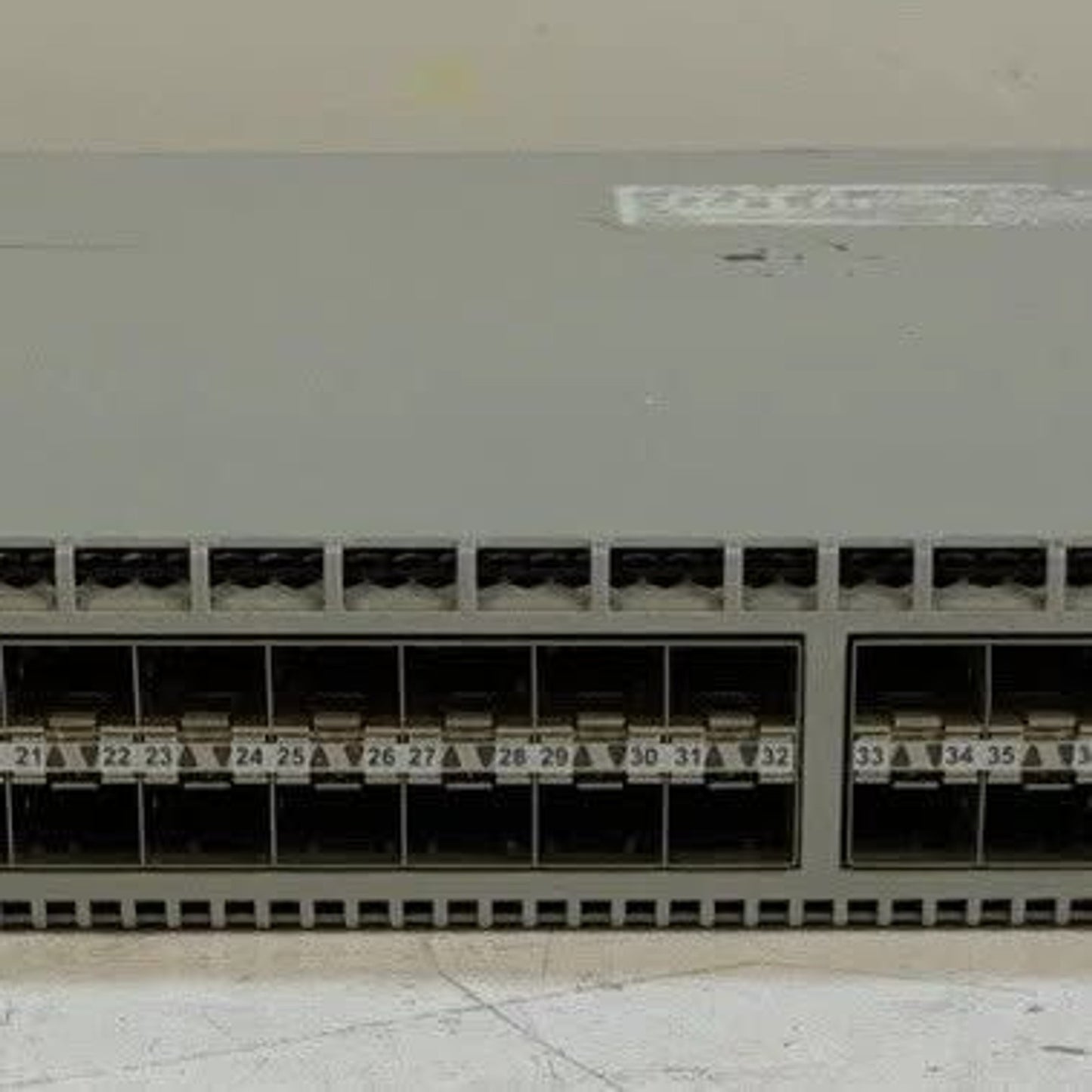 Arista 7050S-52 Ethernet Switch DCS-7050S-52 NS- V1C