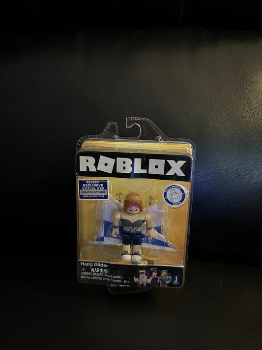 Roblox Celebrity Collection Hängegleiter-Actionfigur auf Karte