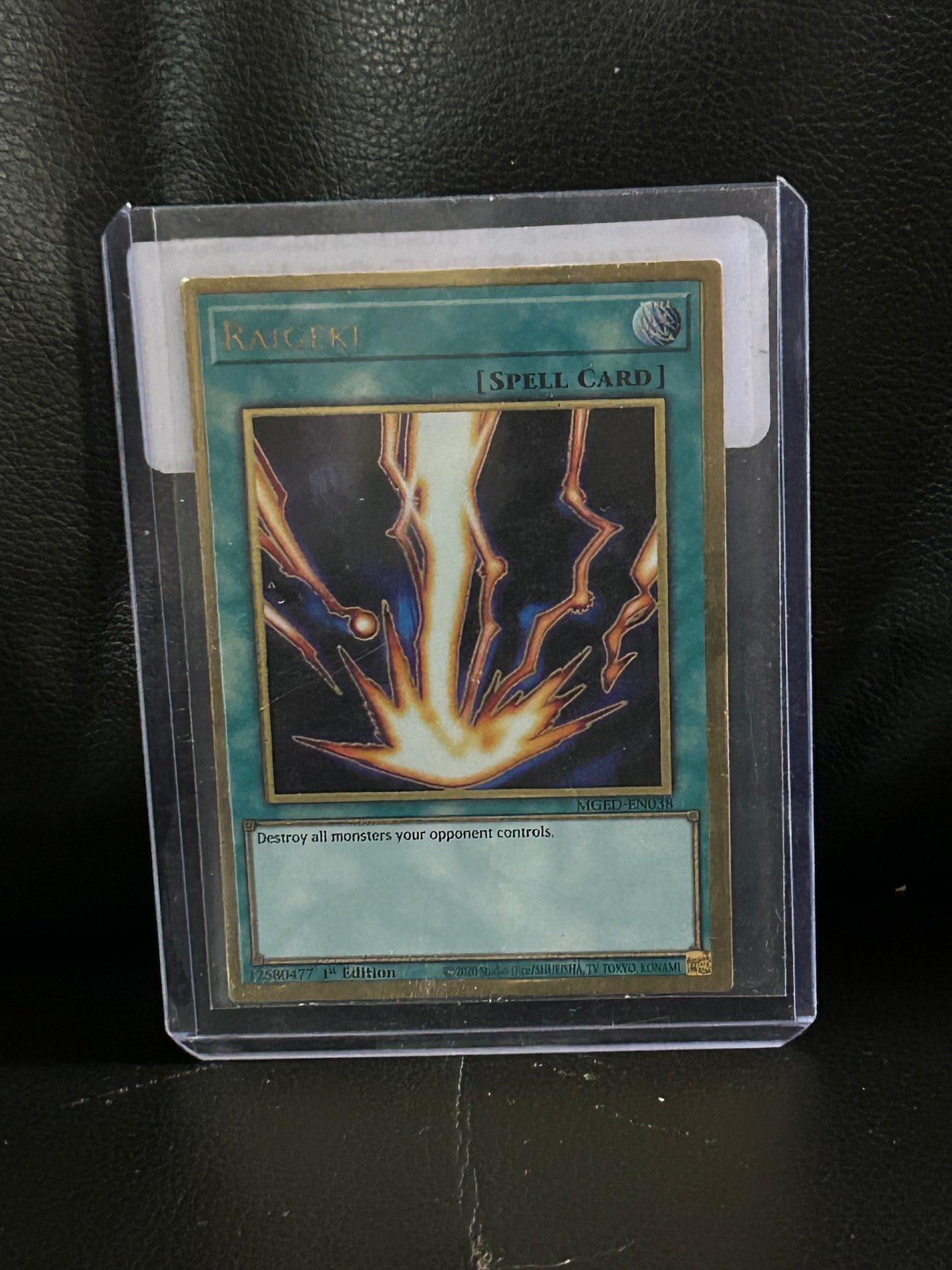 Raigeki - MGED-EN038 - Premium Gold Rare - 1st Edition  Maximum Gold: El Dorado Yu-Gi-Oh