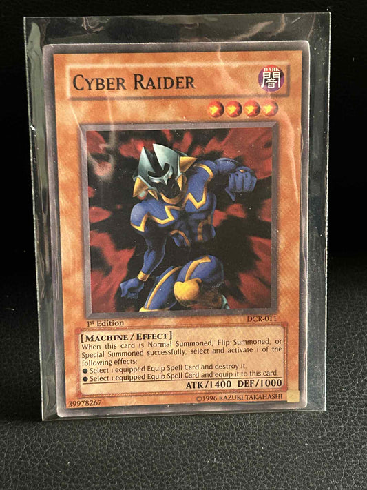 Cyber Raider - DCR-011 - Common - 1st Edition Dark Crisis Yu-Gi-Oh! Moderately P